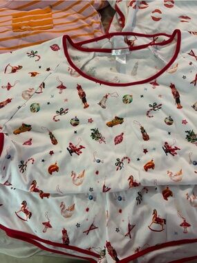 Women’s LAKE size L, 3 pair of pajamas. Holiday-Print, KS Lips and Orange stripe